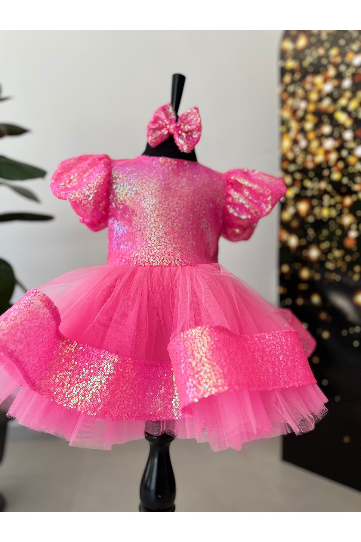 Pembe Kız Çocuk Abiye Elbise – Payetli, Kabarık, Balon Kollu, Özel Günler İçin Şık Tasarım