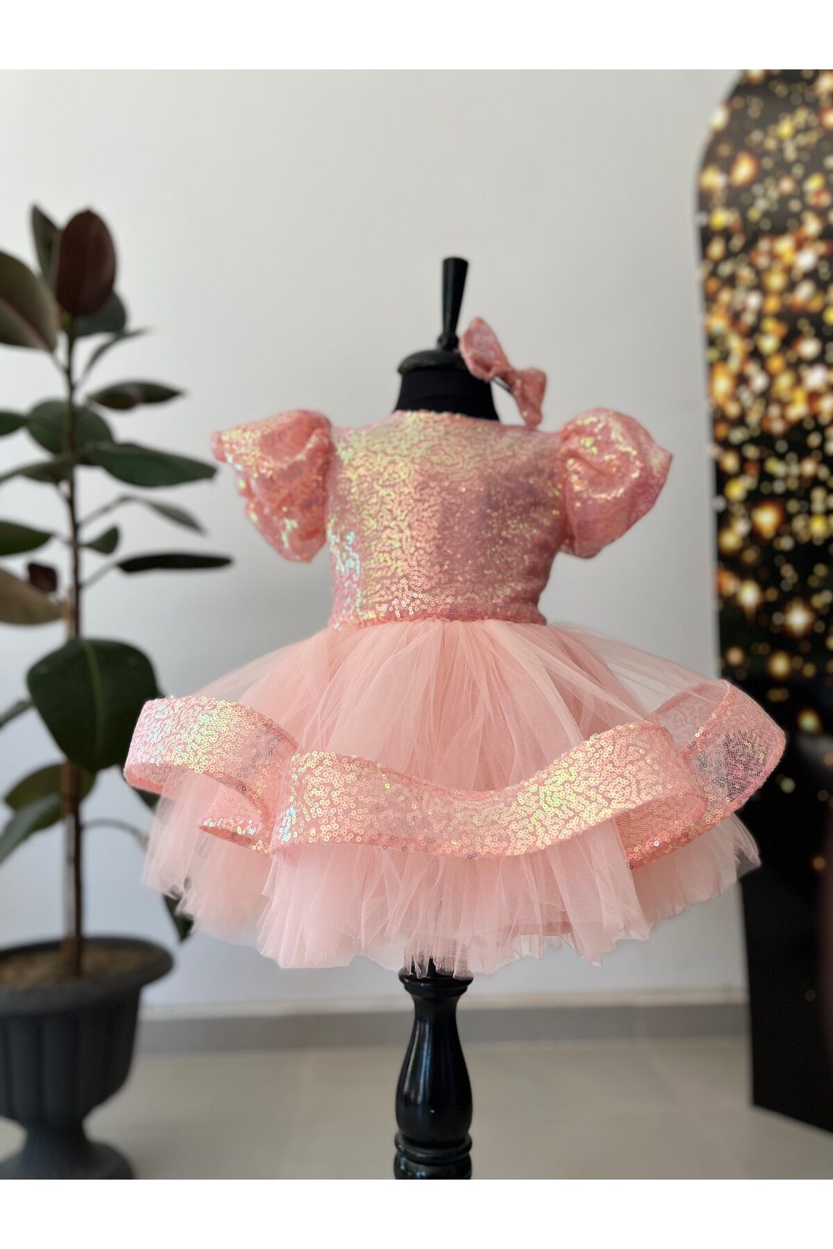 Pembe Kız Çocuk Abiye Elbise – Payetli, Kabarık, Balon Kollu, Özel Günler İçin Şık Tasarım